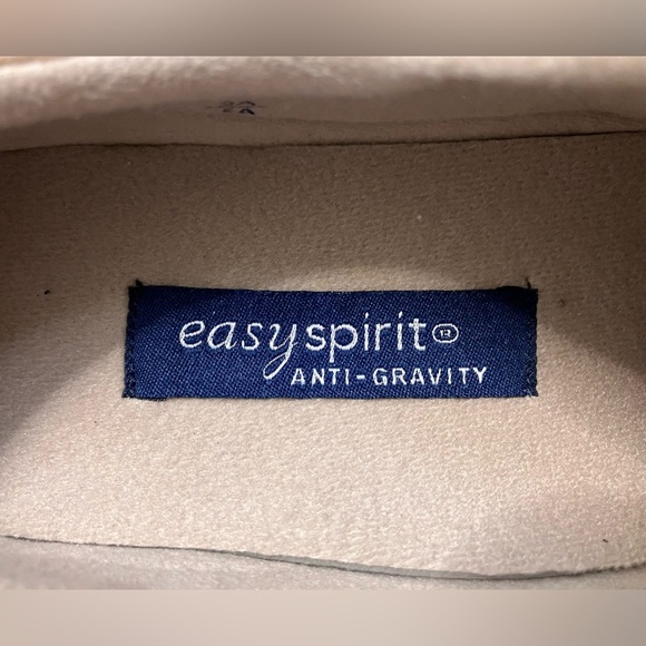 EUC Easy Spirit Women's Tan Beige Lace-Up Sneaker Flats Size 9 - Picture 7 of 10